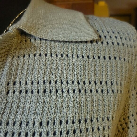 NWT! DKNY Warm Sage Loose Weave Short-Sleeved V-Neck Sweater - Size M - Picture 3 of 8